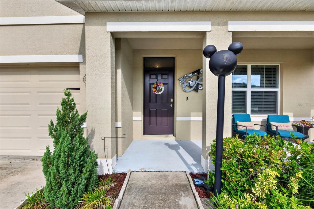 Image 12 of property listing at 7043 SILVERADO RANCH BOULEVARD, Zephyrhills, FL 33541