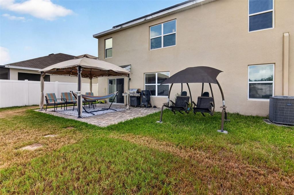Image 14 of property listing at 7043 SILVERADO RANCH BOULEVARD, Zephyrhills, FL 33541