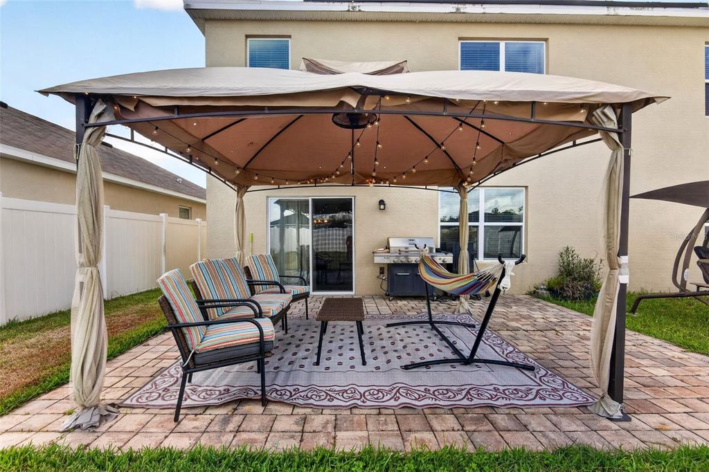 Image 16 of property listing at 7043 SILVERADO RANCH BOULEVARD, Zephyrhills, FL 33541