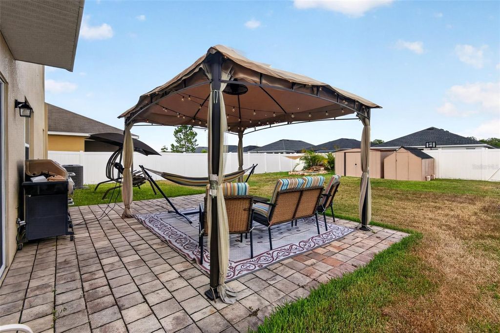 Image 17 of property listing at 7043 SILVERADO RANCH BOULEVARD, Zephyrhills, FL 33541