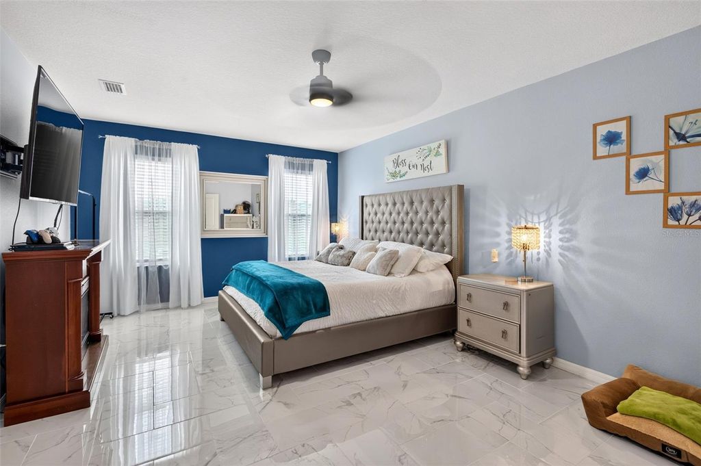 Image 22 of property listing at 7043 SILVERADO RANCH BOULEVARD, Zephyrhills, FL 33541