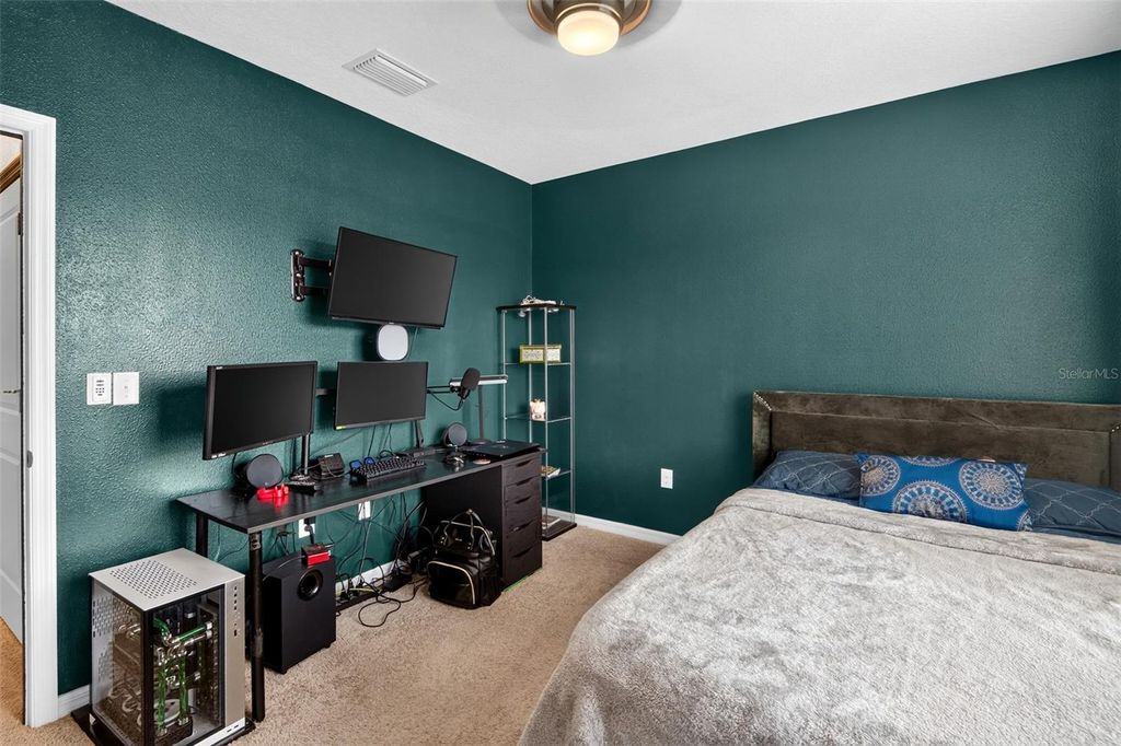 Image 32 of property listing at 7043 SILVERADO RANCH BOULEVARD, Zephyrhills, FL 33541