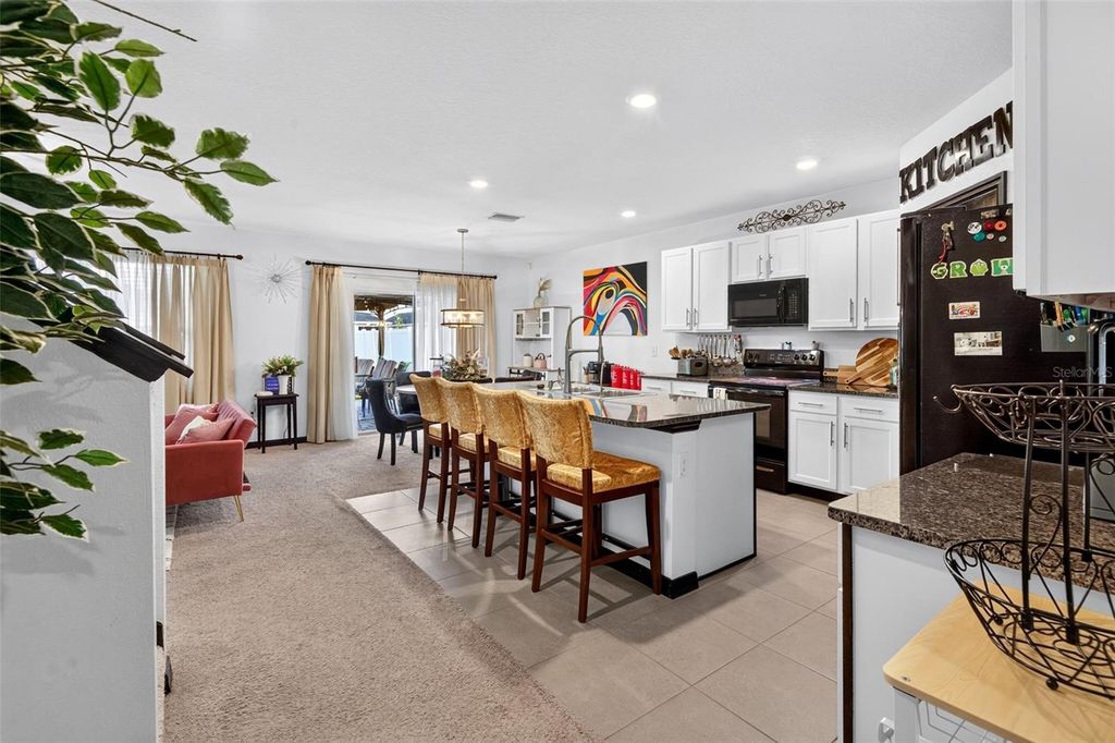 Image 7 of property listing at 7043 SILVERADO RANCH BOULEVARD, Zephyrhills, FL 33541