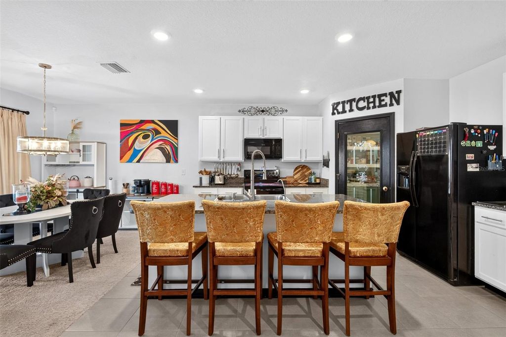 Image 9 of property listing at 7043 SILVERADO RANCH BOULEVARD, Zephyrhills, FL 33541
