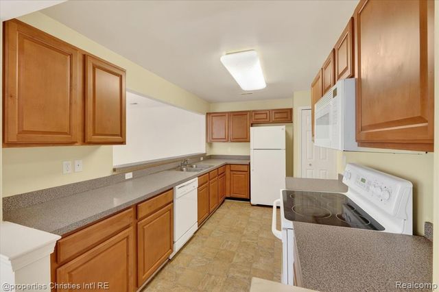16773 Carriage Way, Northville, MI 48168