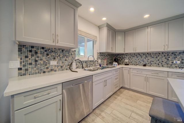 1135 Rimrock Dr, Napa, CA 94558