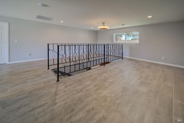 1135 Rimrock Dr, Napa, CA 94558