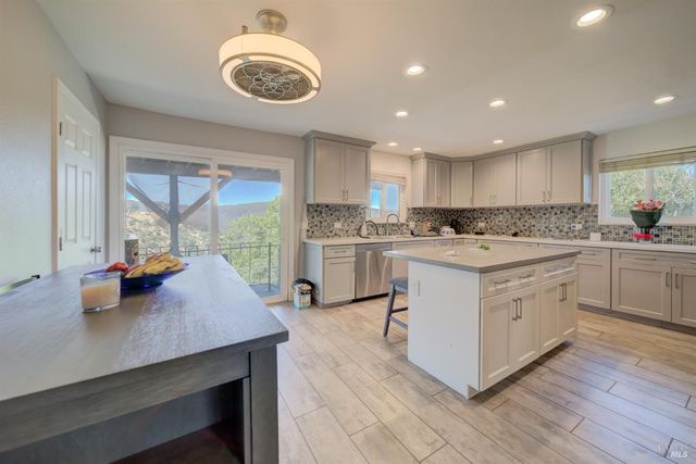 1135 Rimrock Dr, Napa, CA 94558