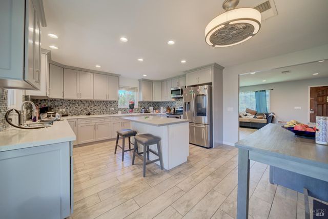 1135 Rimrock Dr, Napa, CA 94558