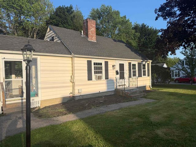 15 Hull Avenue, Dover, NH 03820