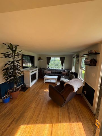 15 Hull Avenue, Dover, NH 03820