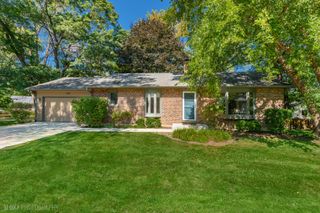 668 S Circle Avenue, Port Barrington, IL 60010