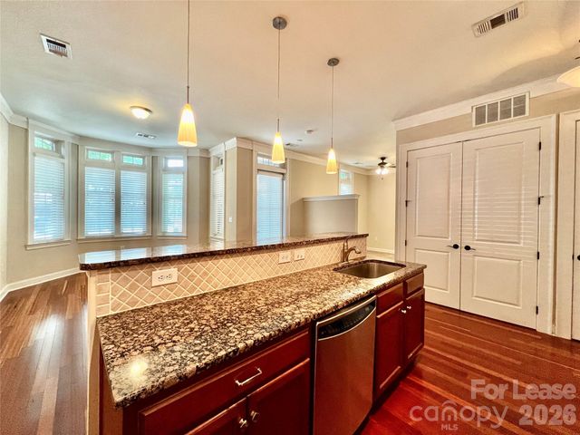 2810 Selwyn Avenue 111, Charlotte, NC 28209