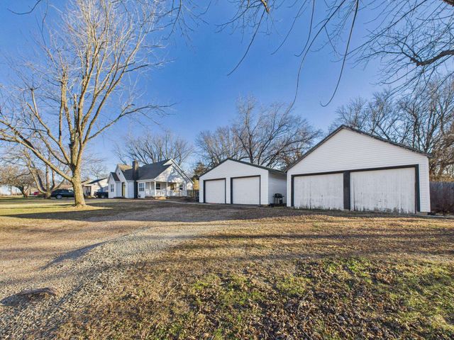 215 E Kelly Ave, Augusta, KS 67010