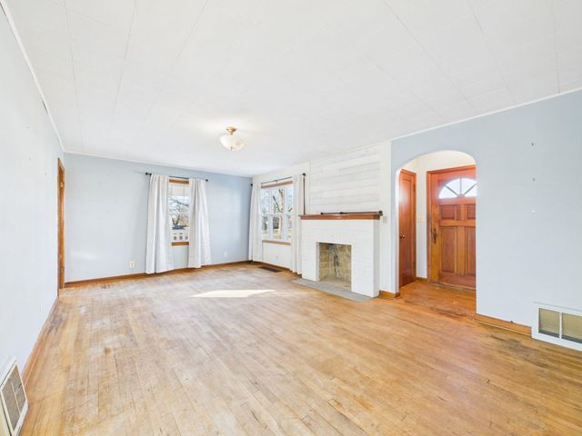 215 E Kelly Ave, Augusta, KS 67010