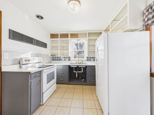 215 E Kelly Ave, Augusta, KS 67010