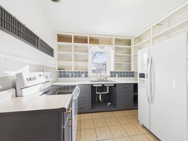 215 E Kelly Ave, Augusta, KS 67010