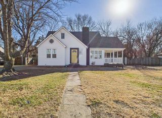 215 E Kelly Ave, Augusta, KS 67010