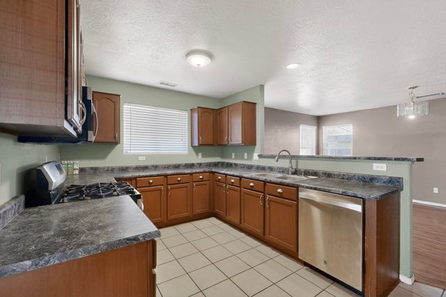 8215 Nerisa Court SW, Albuquerque, NM 87121