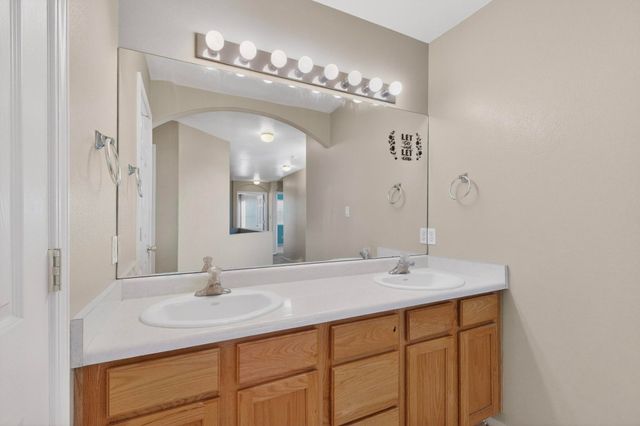 8215 Nerisa Court SW, Albuquerque, NM 87121