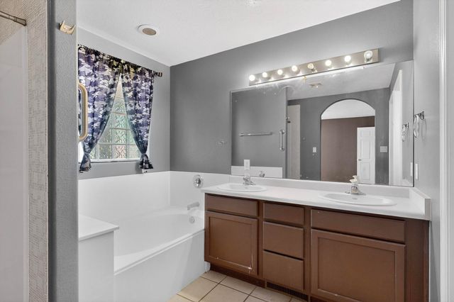 8215 Nerisa Court SW, Albuquerque, NM 87121