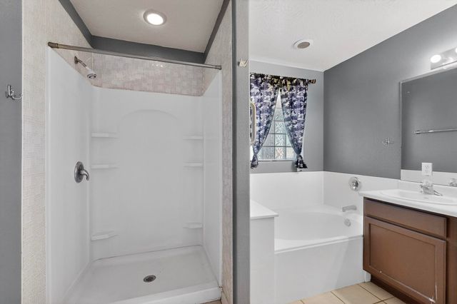 8215 Nerisa Court SW, Albuquerque, NM 87121