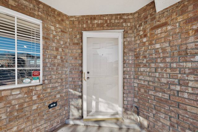 8215 Nerisa Court SW, Albuquerque, NM 87121