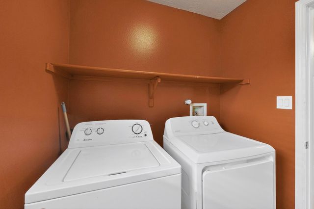 8215 Nerisa Court SW, Albuquerque, NM 87121