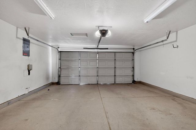 8215 Nerisa Court SW, Albuquerque, NM 87121