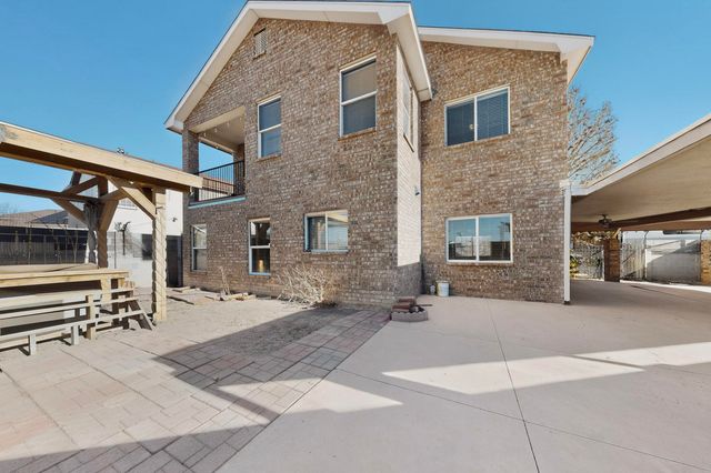 8215 Nerisa Court SW, Albuquerque, NM 87121