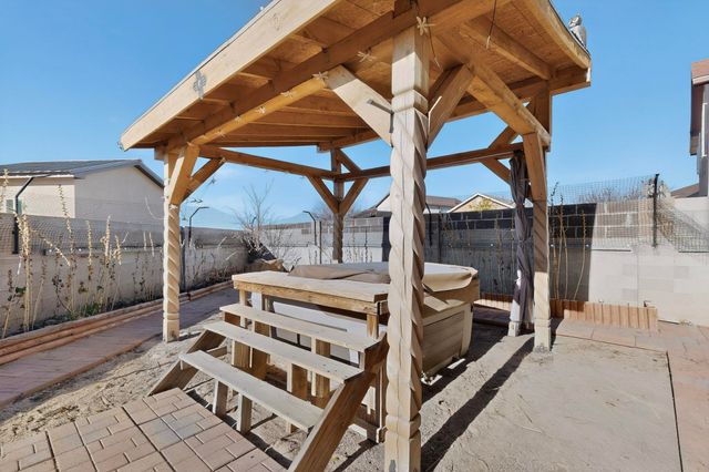 8215 Nerisa Court SW, Albuquerque, NM 87121