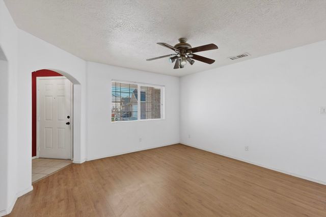 8215 Nerisa Court SW, Albuquerque, NM 87121