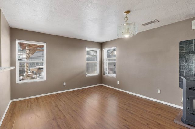 8215 Nerisa Court SW, Albuquerque, NM 87121