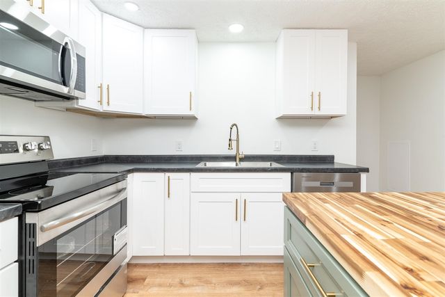 7400 N Riverview Drive, Kalamazoo, MI 49004