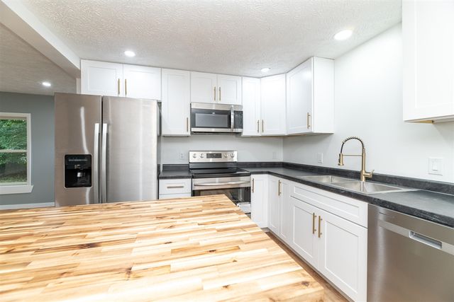 7400 N Riverview Drive, Kalamazoo, MI 49004