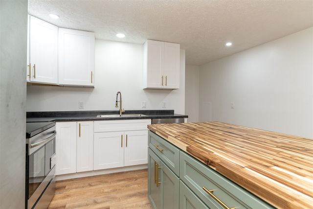 7400 N Riverview Drive, Kalamazoo, MI 49004