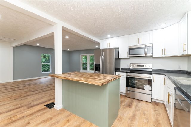 7400 N Riverview Drive, Kalamazoo, MI 49004
