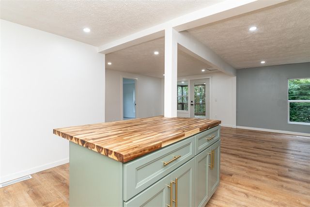 7400 N Riverview Drive, Kalamazoo, MI 49004