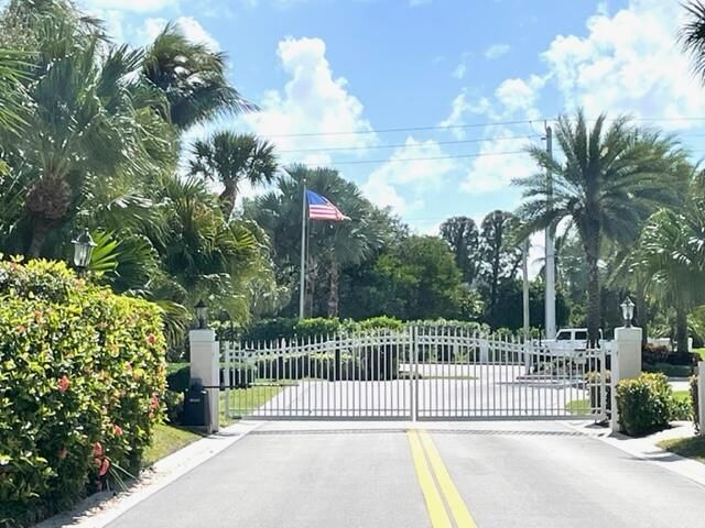 3008 FAIRWAY Drive N, Jupiter, FL 33477