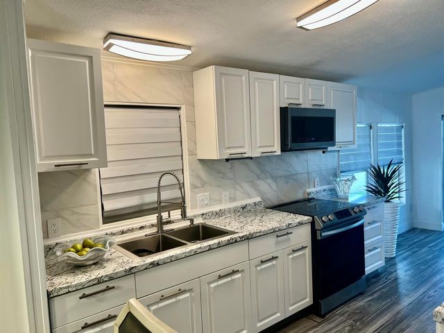 6940 NW 44th Avenue Lot E-07, Coconut Creek, FL 33073
