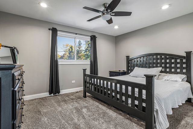 417 Glenys Drive, Lemont, IL 60439