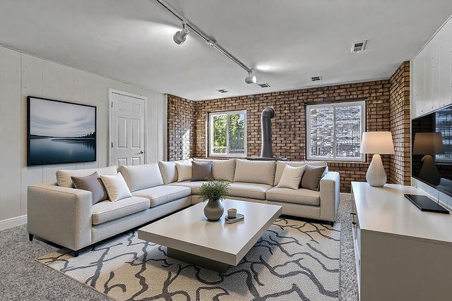 417 Glenys Drive, Lemont, IL 60439