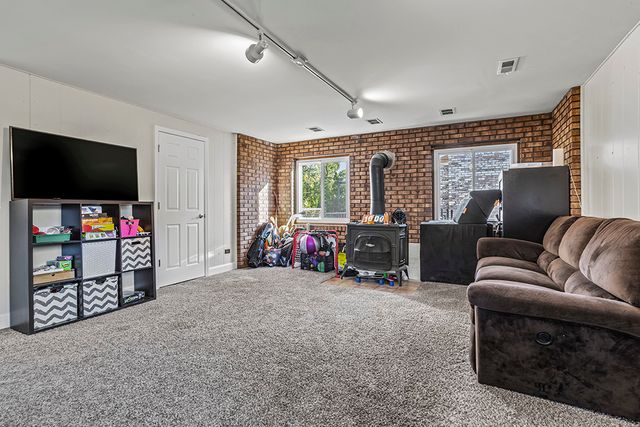 417 Glenys Drive, Lemont, IL 60439