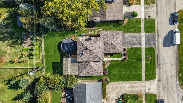 417 Glenys Drive, Lemont, IL 60439