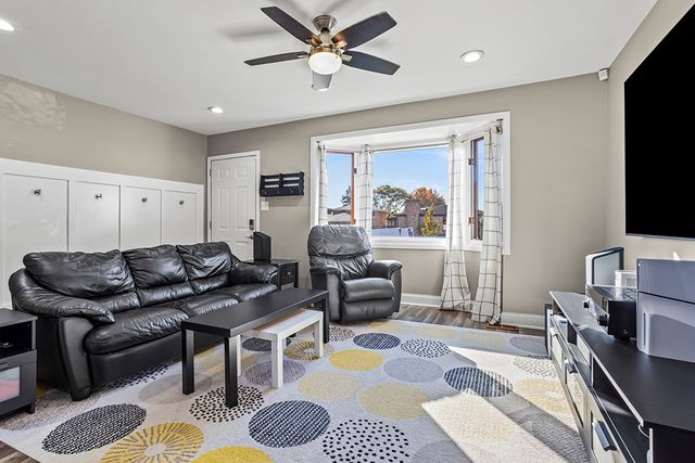 417 Glenys Drive, Lemont, IL 60439