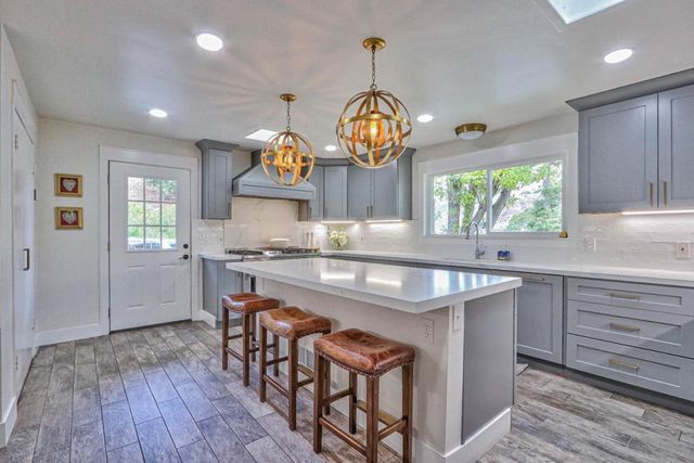 180 San Benancio Road, Salinas, CA 93908