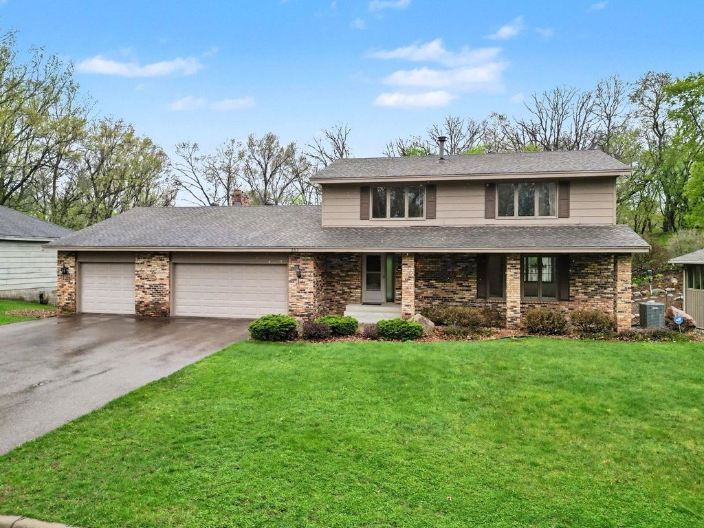 203 Belmont Court, Apple Valley, MN 55124