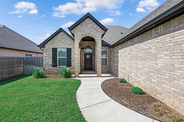 13513 NW 1st Street, Yukon, OK 73099