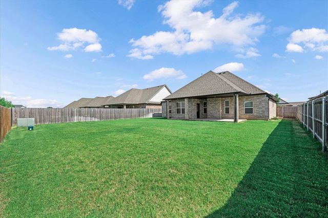 13513 NW 1st Street, Yukon, OK 73099