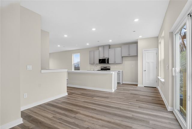 704 Olivia St, Collier Twp, PA 15205